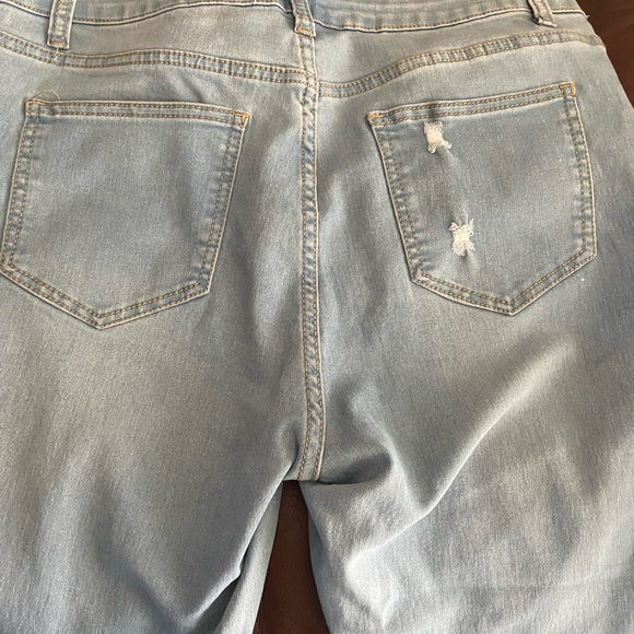Light wash skinny jeans - Picture 3 of 5
